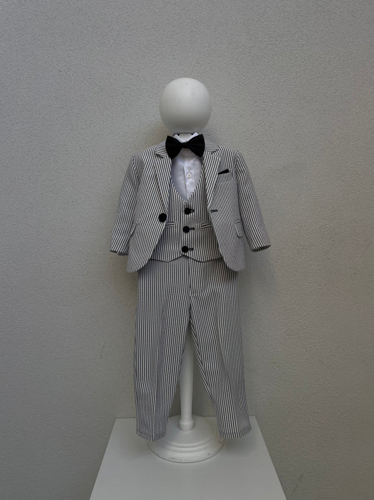 KOSTUM KLASIK ME KATER PJESE