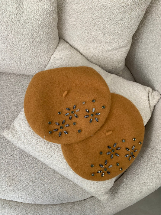 BERETE ME GURE TE VEGJEL