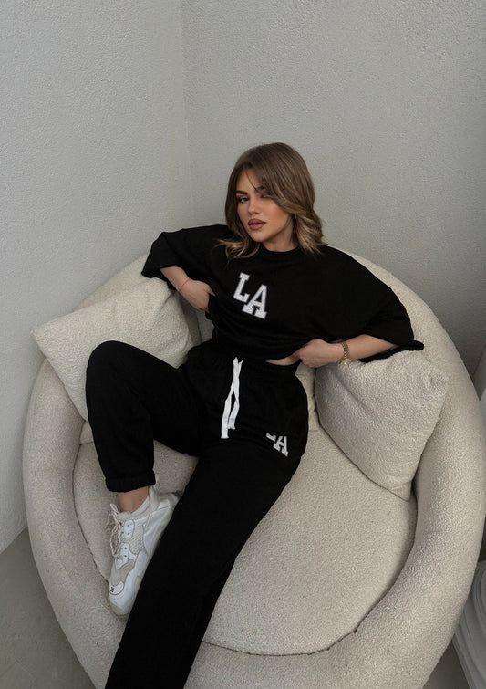 KOSTUM SPORTIV ME BLUZE DHE TUTA TE GJATA