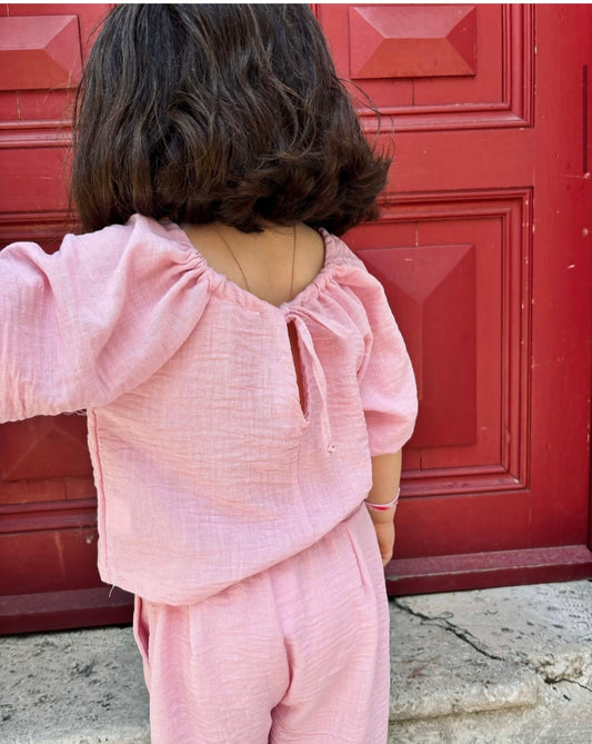 KOSTUM LINO ME BLUZE DHE TUTA TE GJATA