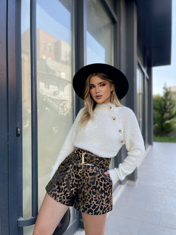 PANTALLONA TE SHKURTRA ME DIZENJO LEOPARD