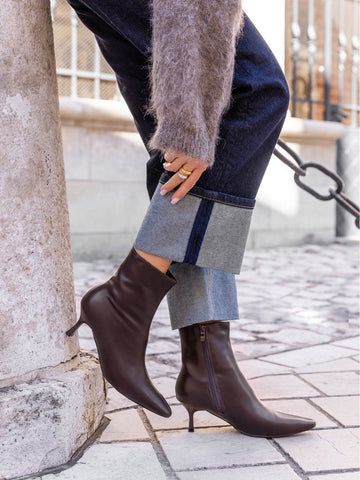 BROWN POINTED-TOE HEELED ANKLE BOOTS