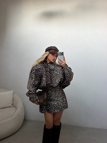 BROWN SET WITH WHITE DOTS